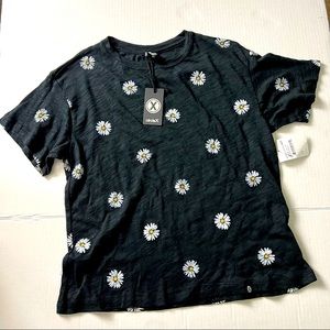 Circle X t-shirt Black w/Daisy Pattern XS NWT